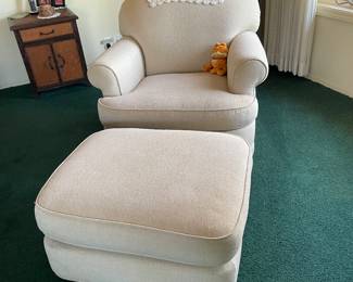 chair w/ottoman