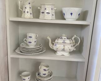 Gran Ma's ware, as found sold as set only.