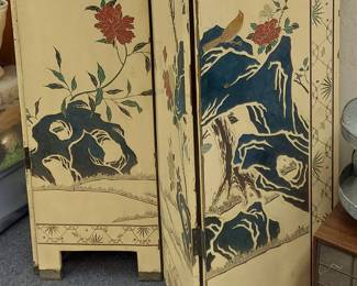 Big heavy screen. 4 fold This is the bottom portion only. 