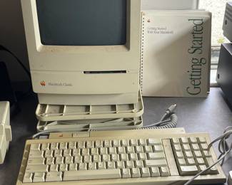 Vintage Apple Macintosh Classic with keyboard & mouse 