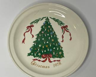 Vintage 1978 Christmas plate 