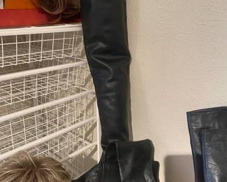 Vintage thigh high boots. Low heel! Very smart!! 