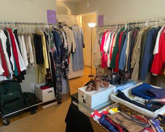 Very nice classic collection of ladies wear - mostly small - medium. Nice button up , jeans & jackets. Mostly 80’s but very classic style! 