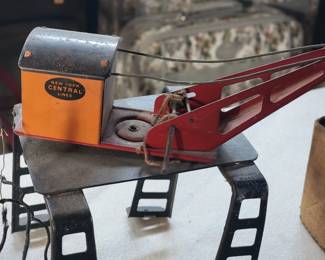 Pre WW2 Louis Marx train pieces, crane