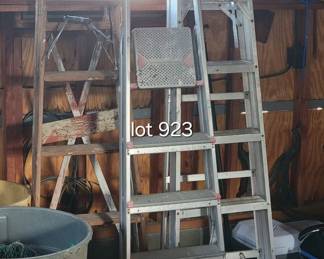 Wood and aluminum step ladders