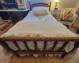 Antique twin spool bed