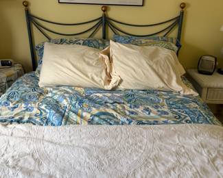 Queen size  bed - mattresses come with bed 