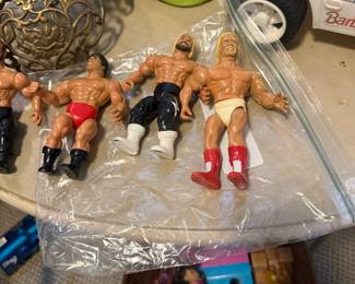 Hulk Hogan and other wresting figures 