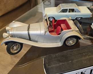 Silver Burago 1/18 scale diecast model of a 1937 Jaguar SS 100