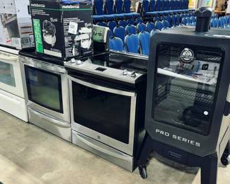 Stoves, Air compressors and Pit Boss Smoker Orlando Estate Auction