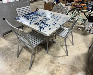 Table & Chairs Orlando