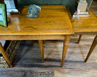 2 Heritage Nesting Tables