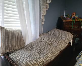 Blanket chest/ settee