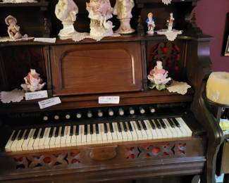 Pump organ