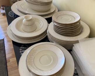 Lenox Pearl Innocence pattern