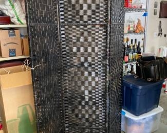 Screens and room dividers