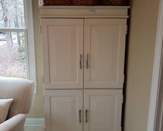 Entertainment cabinet