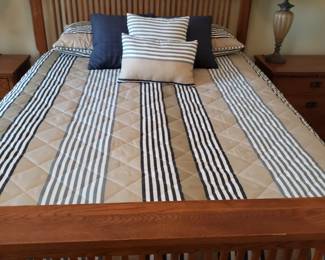 Queen bed w mattress