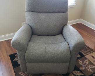 Flexsteel Electric rocker recliner, new...retails 1,359.00