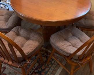 Perfect Little Dinette Table And Six Chairs