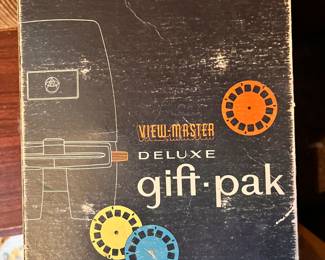 Vtg. View-Master Deluxe Gift Pack complete with slides