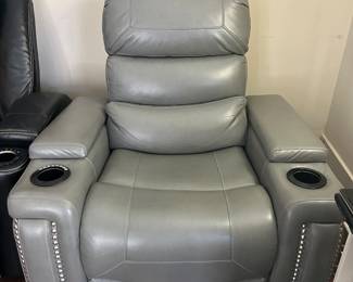 American Signature Jackson Triple-power reclining chair