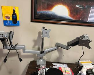 3 monitor clamping stand