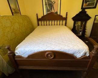 Antique full bed
