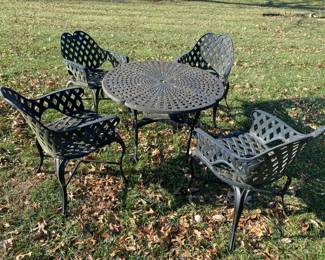  010 100 Pretty Patio Set 