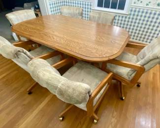 240 Oak Table W Chairs 