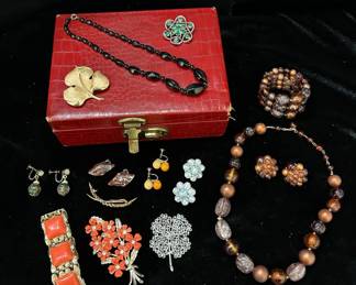 323 Vtg Costume Treasure Box