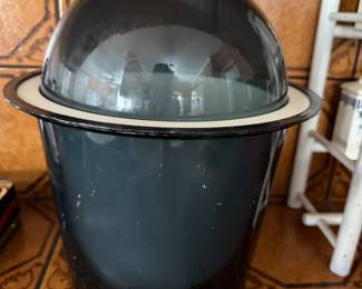 Vintage Retro Futuristic Lucite Ice Bucket