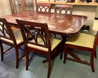 Vintage Duncan Phyfe Style Dining Table with (6)