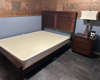 Wood queen bedroom set