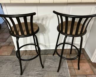 2 bar stools 