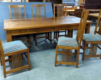 Stow & Davis Furniture Co. Dining Table With 4 Locking Drawers