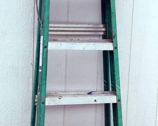 Fiberglass 6' Step Ladder