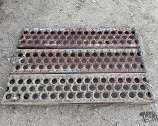 5002  3 Metal Grates