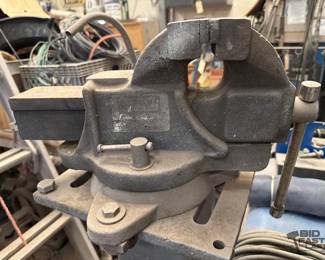 1182  Bench Vise on Stand