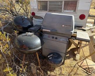 5212  4 Barbecues