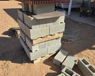 2158  Block with 2 Metal Grates