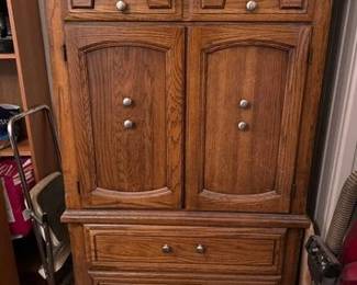 3530  Dresser
