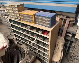 1052  Metal BoltScrew Organizer and Bins