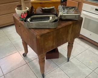 100 year old island chopping block. BRING HELP to move!!