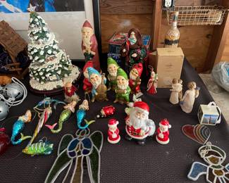 Nice collection of vintage Dicksons elves /