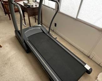 Horizon Elite T4000 folding treadmill. Here's some information about it: 
It's designed for home use and folds for storage.
Features pre-programmed workouts, including interval training, weight loss, and heart rate programs.
Has a cushioned deck for comfortable workouts.
Some models have Bluetooth connectivity for fitness apps.
Maximum user weight is around 325 lbs.
