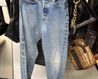Vintage Levi’s redline!!! Don’t see those at every sale