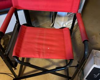 A PAIR OF FOLDING CHAIRS. 