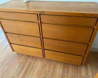 MID CENTURY MODERN DRESSER. 