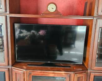 Single entertainment unit - cherry - 50 " tv will fit